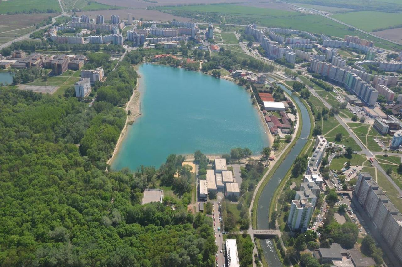 Lake Apartment, 2X Free Garage, 10 Mins To Centre Bratislava Exterior photo